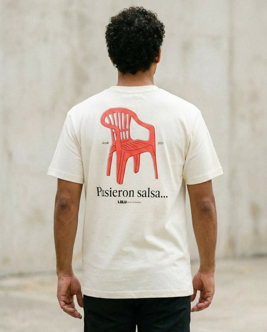 Camiseta Blanca Silla “Pusieron Salsa…” – LOLU Original 100% Algodón